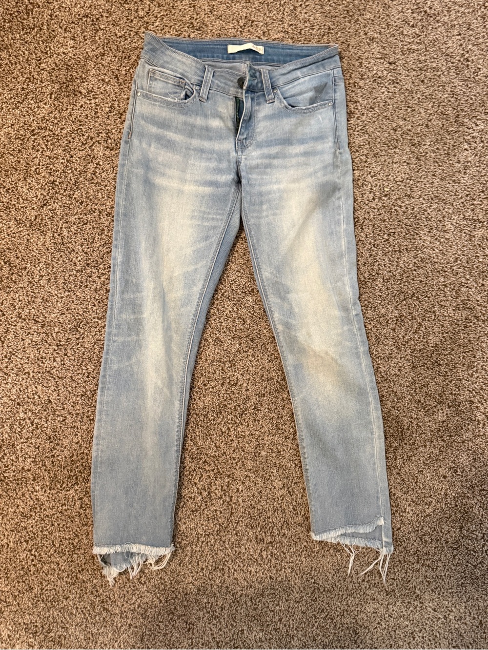 Daytrip Buckle Light Wash Raw Hem Cropped Jeans Size 25